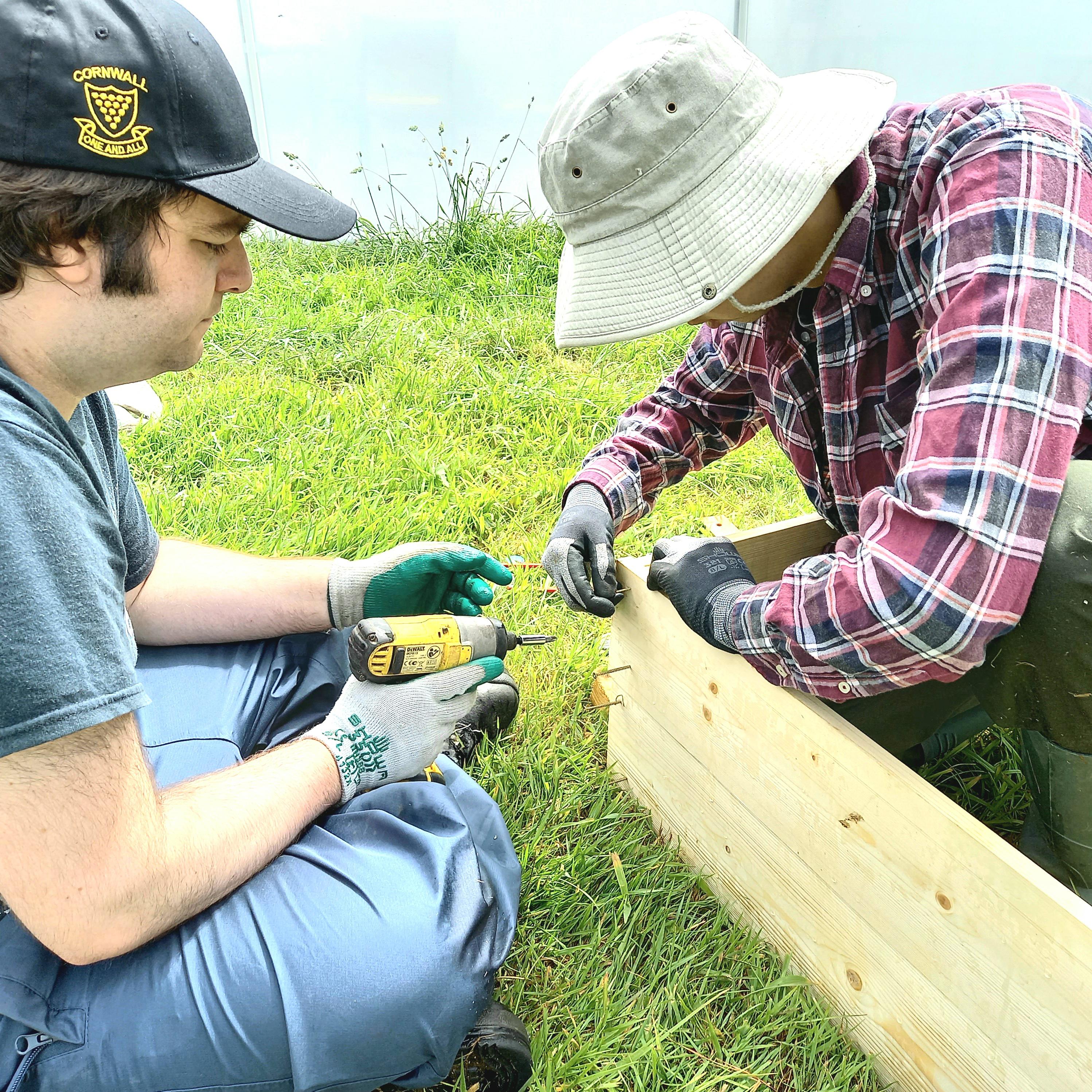 Construction, repairs and maintenance volunteers